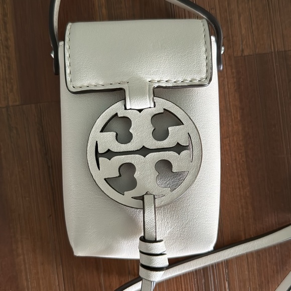 Tory Burch NWOT - Never used crossbody cream color - Picture 2 of 4